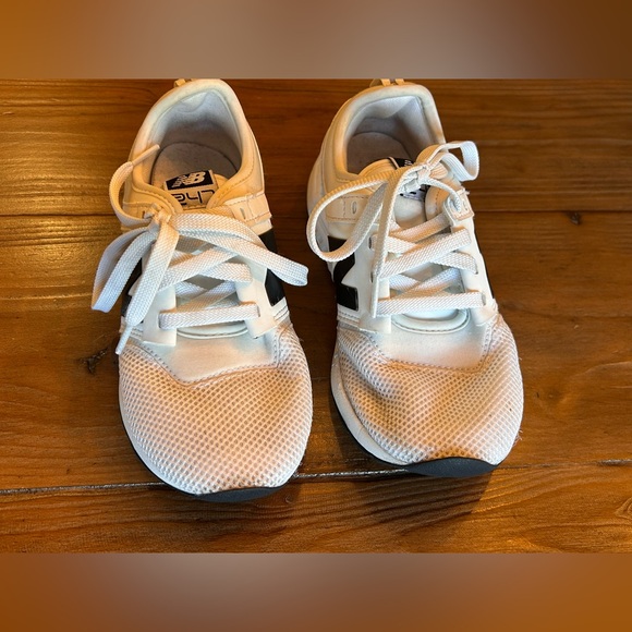 Youth New Balance running shoes - Picture 2 of 7